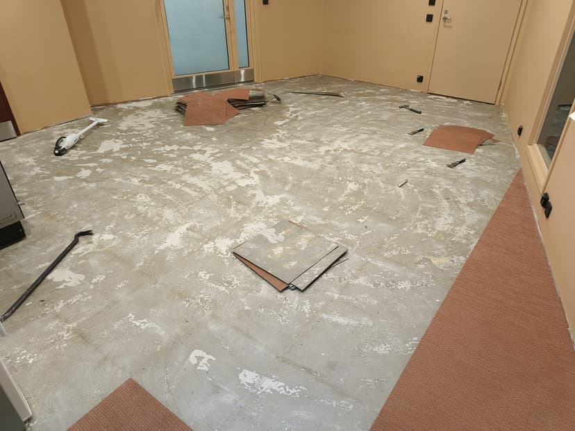 Hertsi nuorisotilan lattiaremontti - Image 1