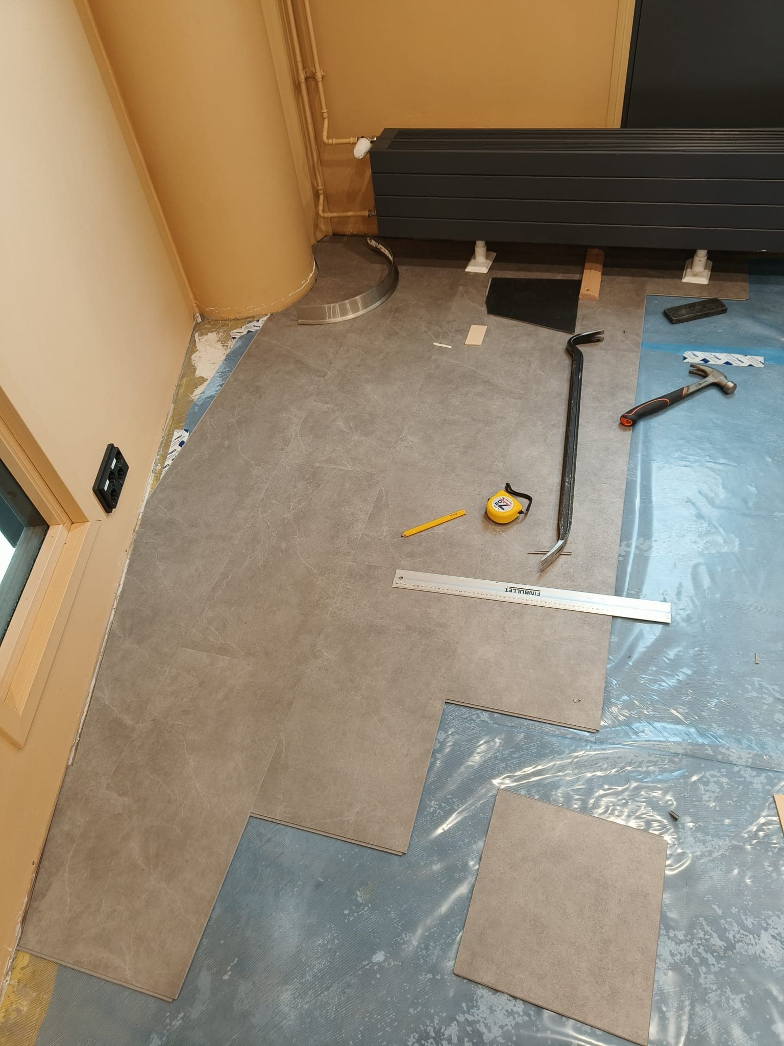 Hertsi nuorisotilan lattiaremontti - Kuva 11