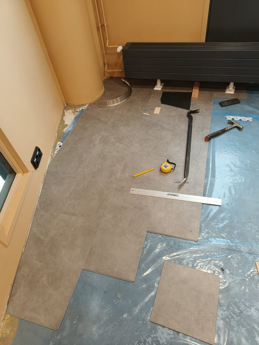 Hertsi nuorisotilan lattiaremontti - Image 4