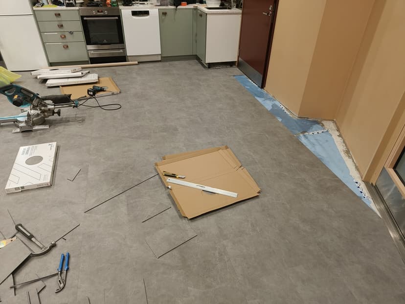 Hertsi nuorisotilan lattiaremontti - Image 5