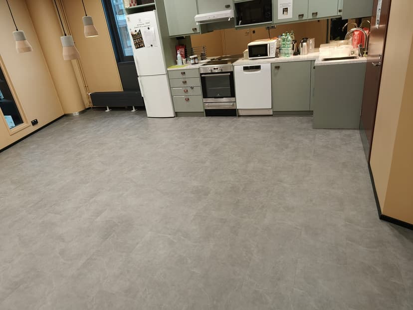 Hertsi nuorisotilan lattiaremontti - Image 12