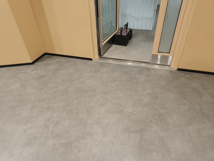 Hertsi nuorisotilan lattiaremontti - Image 14