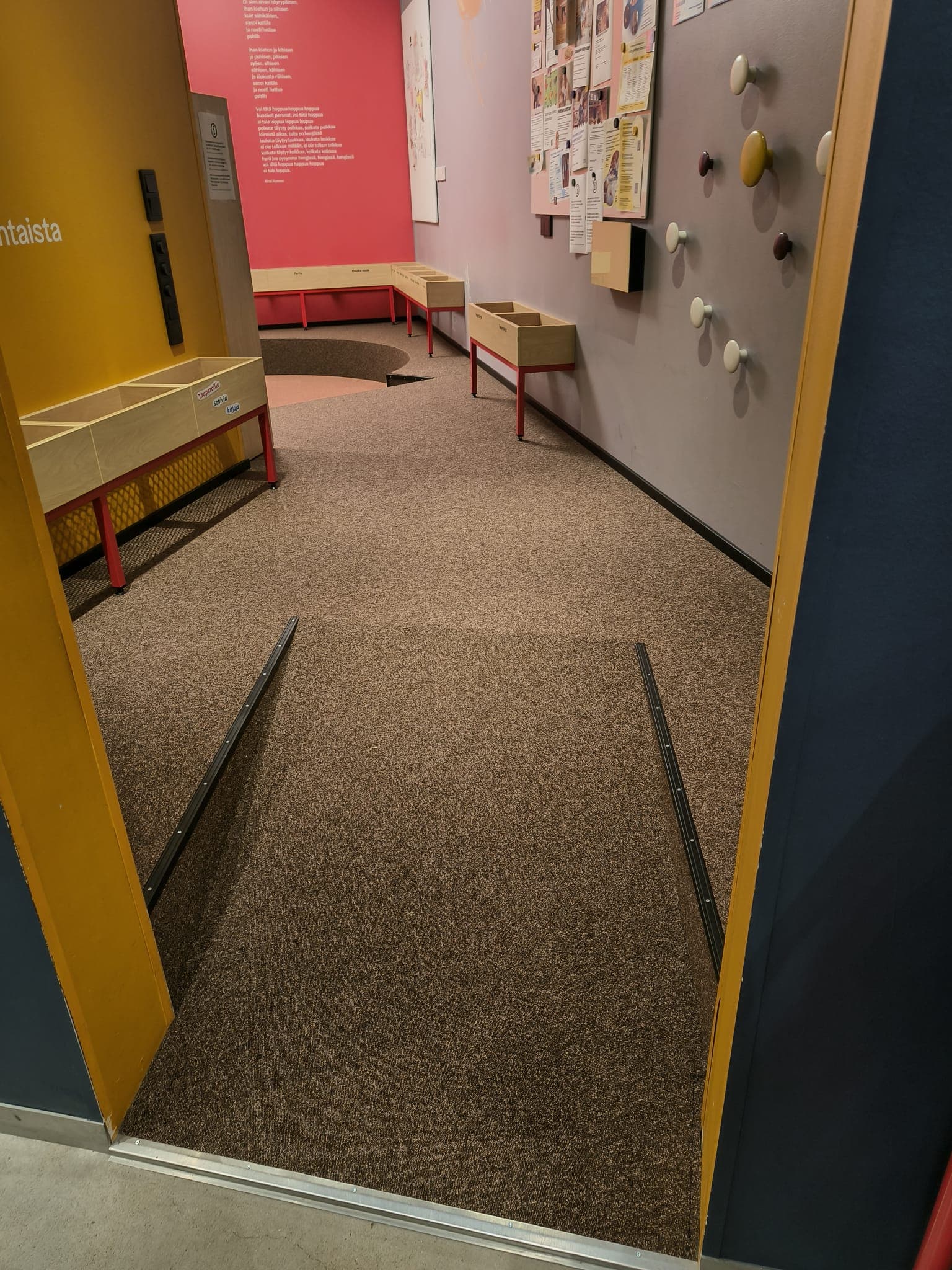 Hertsi kirjaston lattiaremontti - Kuva 6