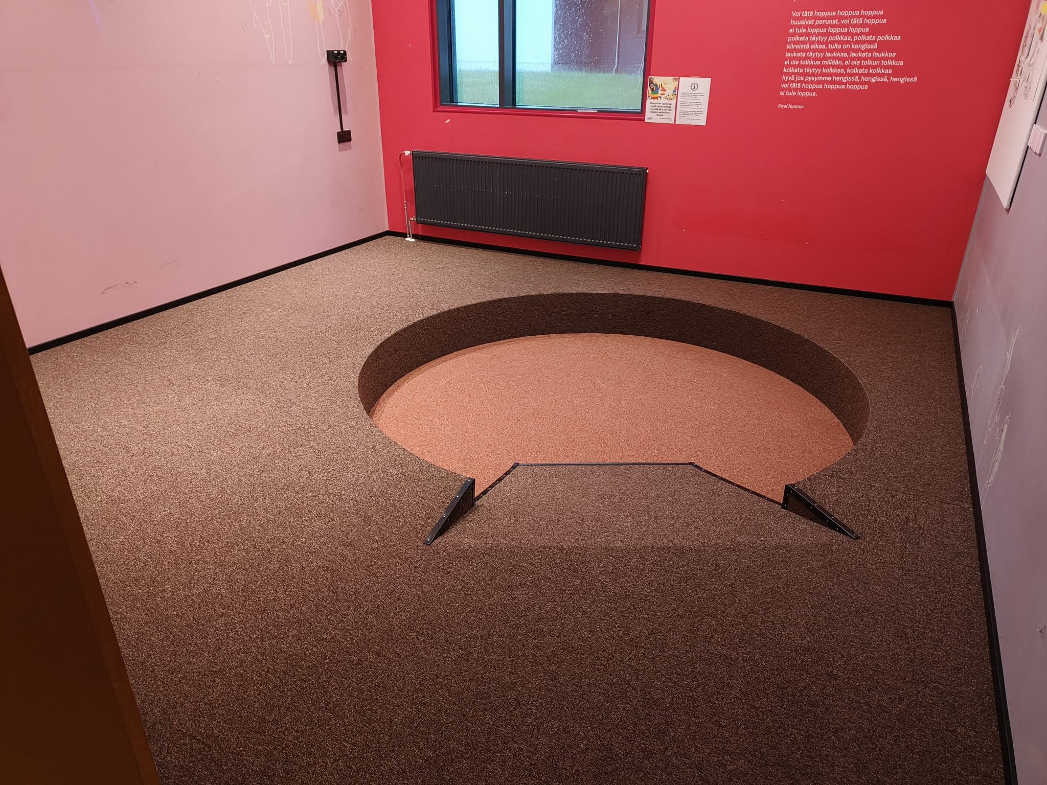 Hertsi kirjaston lattiaremontti - Kuva 1